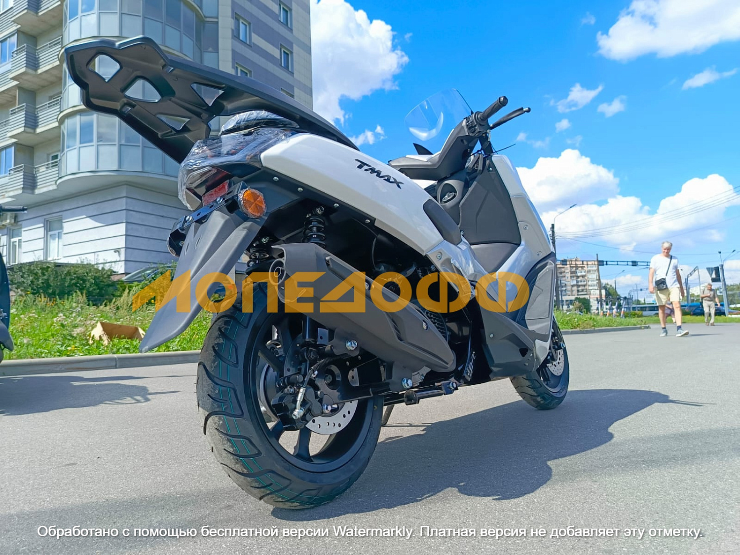 NEXUS МаксиСкутер MaxiM 200(50) White/silver
