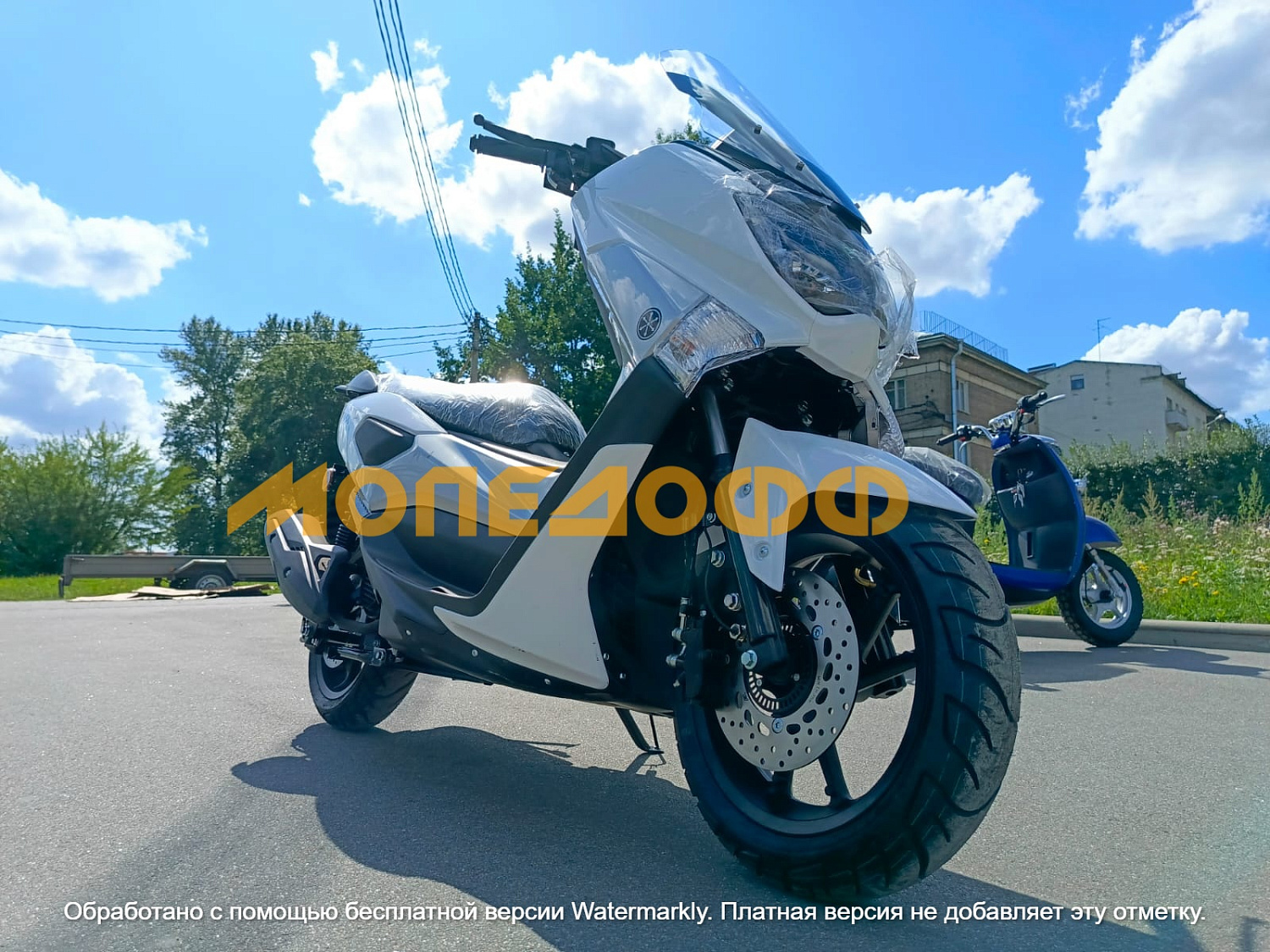 NEXUS МаксиСкутер MaxiM 200(50) White/silver