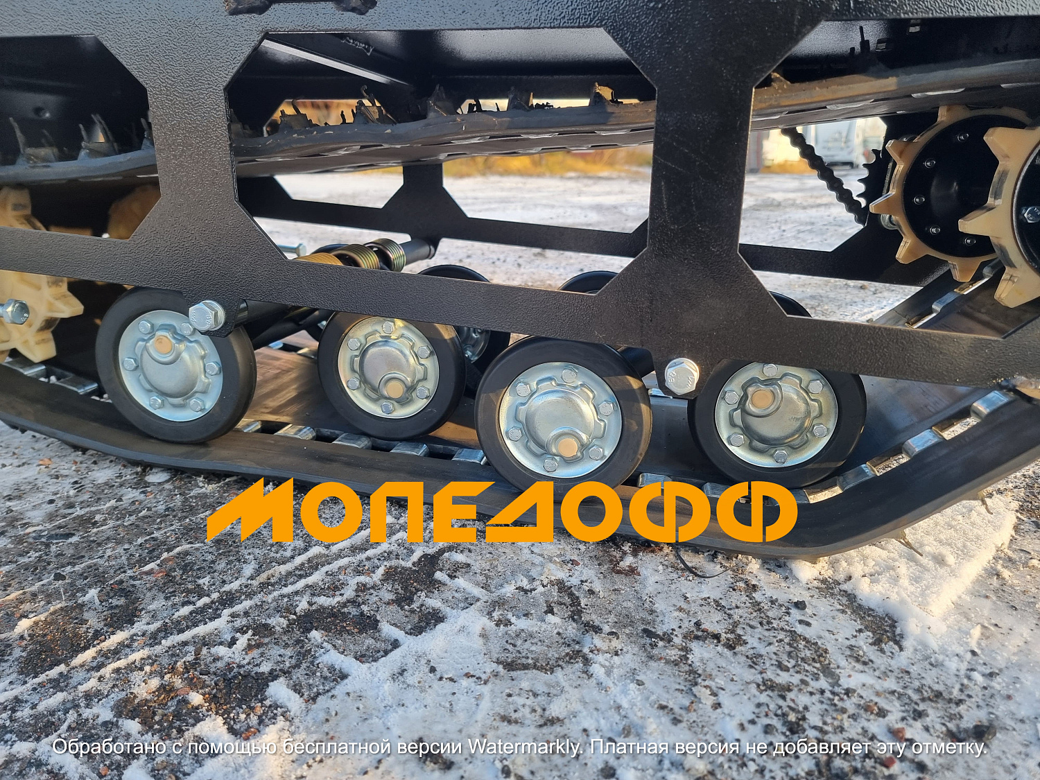 Одно-гусеничный М380 Мотобуксировщик Мужик М380