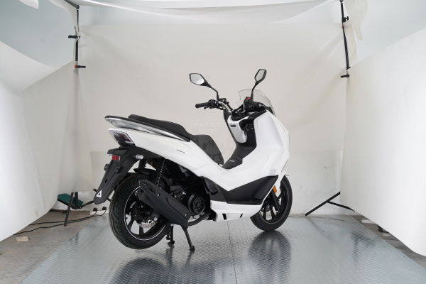 VMC Скутер VMC PCX 200 белый